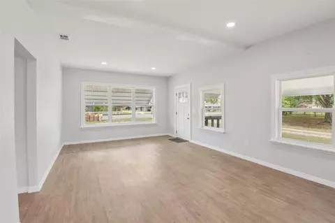 Living - 3070 E Central Ave, Bartow, FL 33830 photo 4 of 5