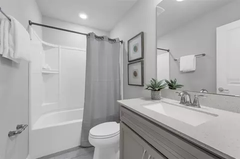 Bath - 2765 Franklin Rd, Saint Cloud, FL 34771 photo 3 of 4