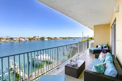 600 Bayway Blvd #304, Clearwater Beach, FL 33767