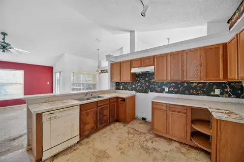 Kitchen - 2518 Maywood St, Eustis, FL 32726 photo 2 of 2