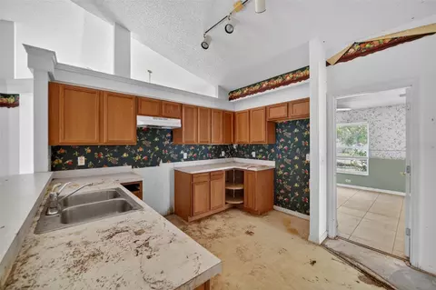 Kitchen - 2518 Maywood St, Eustis, FL 32726 photo 1 of 2