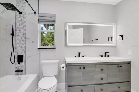 Bath - 109 E 12th Ave, Windermere, FL 34786 photo 3 of 4
