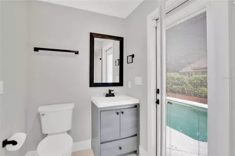 Bath - 109 E 12th Ave, Windermere, FL 34786 photo 4 of 4