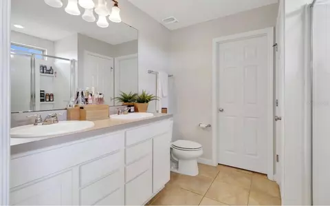Bath - 1793 Cayman Cove Cir, Saint Cloud, FL 34772 photo 2 of 4