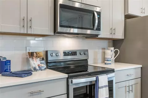 Kitchen - 2079 Ashwood Bluff Dr, Ocoee, FL 34761 photo 4 of 7