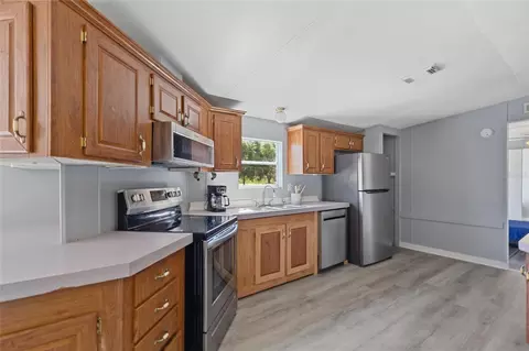 Kitchen - 11902 Cr 727, Webster, FL 33597 photo 2 of 2