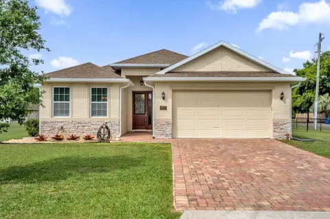 699 S Dixie Dr, Howey In The Hills, FL 34737