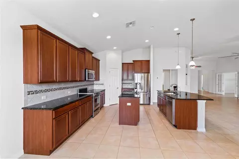 Kitchen - 30139 Hackney Loop, Mount Dora, FL 32757 photo 3 of 4