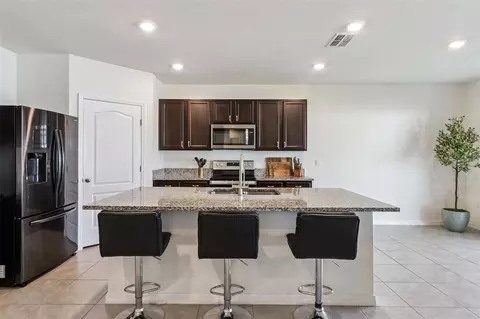Kitchen - 3914 Resting Robin Ave, Bartow, FL 33830 photo 2 of 2