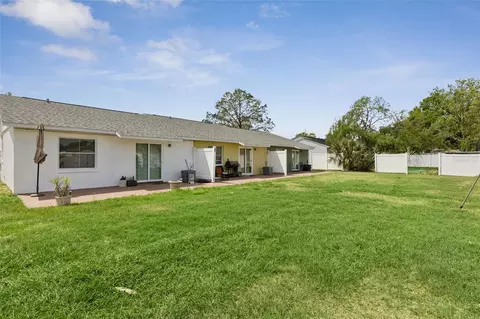 Exterior - 220 Ridgecrest Loop, Minneola, FL 34715 photo 7 of 8