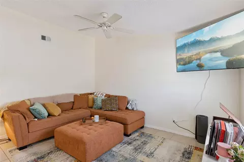 Living - 220 Ridgecrest Loop, Minneola, FL 34715 photo 3 of 4