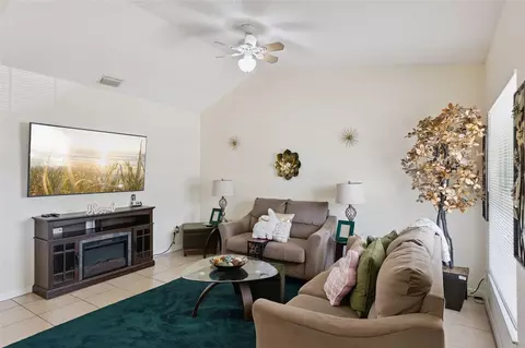 Living - 220 Ridgecrest Loop, Minneola, FL 34715 photo 2 of 4
