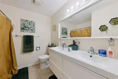 Bath - 220 Ridgecrest Loop, Minneola, FL 34715 photo 1 of 2