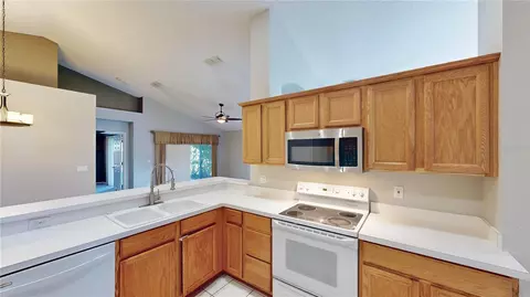 Kitchen - 2401 Cliffdale St, Ocoee, FL 34761 photo 2 of 3