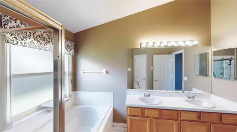 Bath - 2401 Cliffdale St, Ocoee, FL 34761 photo 1 of 2