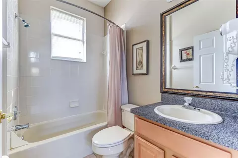 Bath - 918 Algare Loop, Windermere, FL 34786 photo 4 of 8