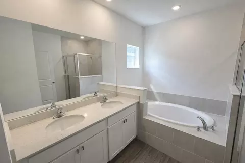 Bath - 4713 SW 83rd Loop, Ocala, FL 34476 photo 1 of 6