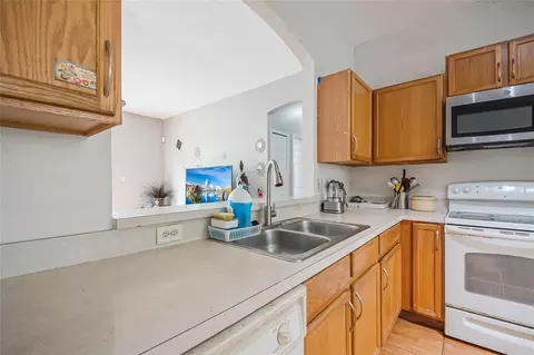 Kitchen - 2782 Andes Way, Saint Cloud, FL 34769 photo 3 of 5