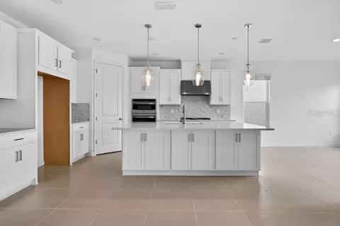Kitchen - 957 Ladyfish Trl, Saint Cloud, FL 34771 photo 1 of 4