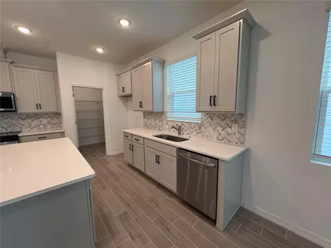 Kitchen - 1876 Columbus Path, Saint Cloud, FL 34771 photo 4 of 5