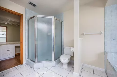 Bath - 15181 NE 9th St, Williston, FL 32696 photo 5 of 6