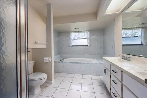Bath - 15181 NE 9th St, Williston, FL 32696 photo 3 of 6