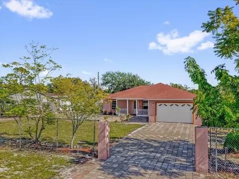 910 W Rich Dr, Mount Dora, FL 32757