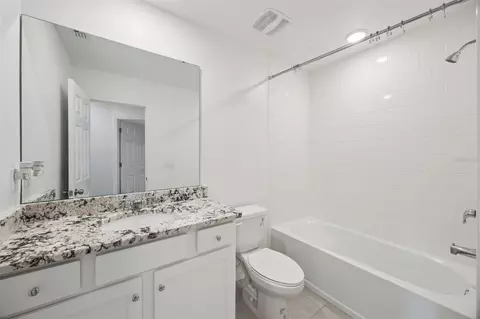 Bath - 759 Spring Palms Loop, Orlando, FL 32828 photo 1 of 3
