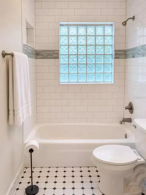 Bath - 3505 SE 33rd Ave, Ocala, FL 34471 photo 3 of 3