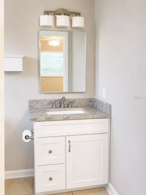 Bath - 3505 SE 33rd Ave, Ocala, FL 34471 photo 2 of 3