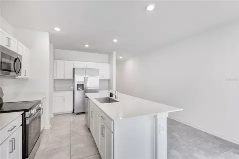 Kitchen - 961 Harold Pass, Winter Haven, FL 33884 photo 2 of 2
