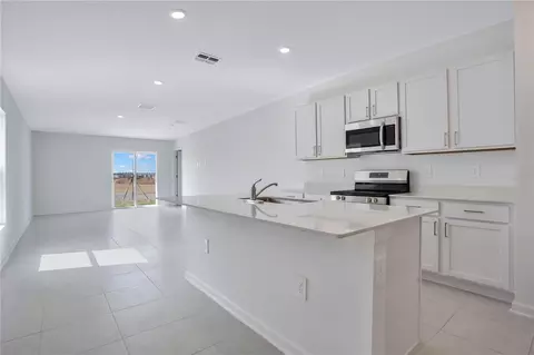 Kitchen - 961 Harold Pass, Winter Haven, FL 33884 photo 4 of 4