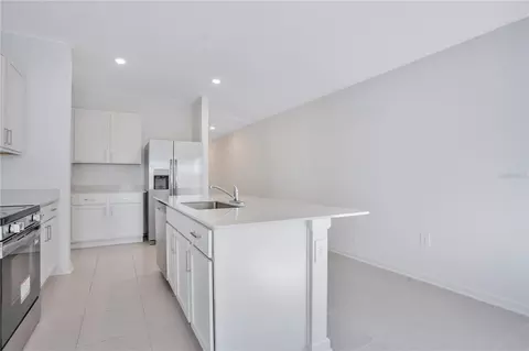 Kitchen - 961 Harold Pass, Winter Haven, FL 33884 photo 2 of 4