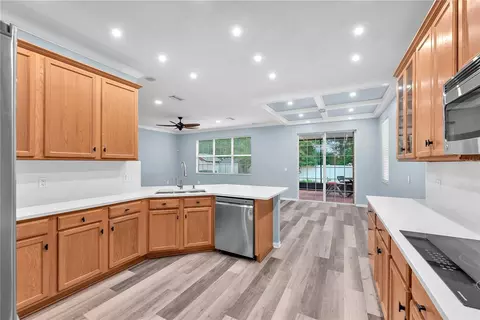 Kitchen - 10638 Dawns Light Dr, Riverview, FL 33578 photo 4 of 4