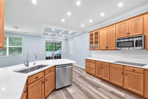 Kitchen - 10638 Dawns Light Dr, Riverview, FL 33578 photo 3 of 4