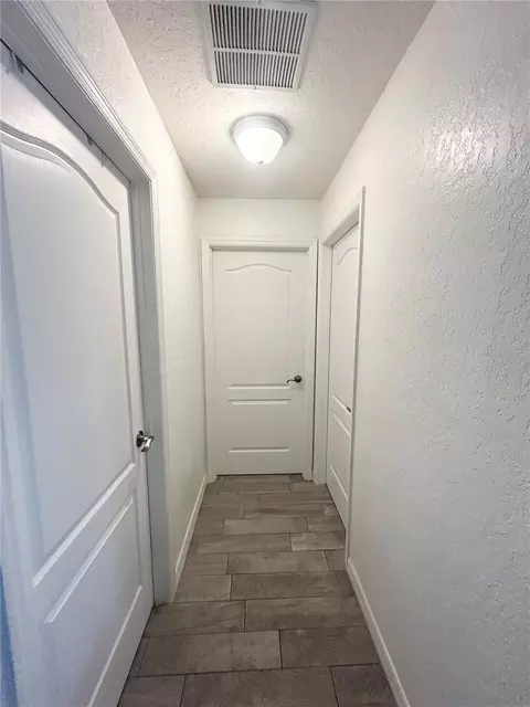 Entry Way - 4202 Cracker Ct, Saint Cloud, FL 34772 photo 4 of 6