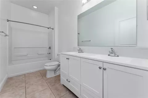 Bath - 12845 Sawgrass Pine Cir, Orlando, FL 32824 photo 3 of 3