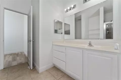 Bath - 12845 Sawgrass Pine Cir, Orlando, FL 32824 photo 1 of 3