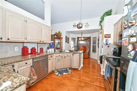 Kitchen - 103 Olympus Dr, Ocoee, FL 34761 photo 3 of 6