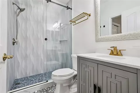 Bath - 2068 Roberts Point Dr, Windermere, FL 34786 photo 2 of 6