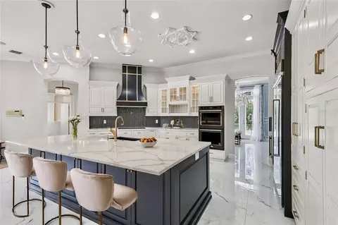 Kitchen - 2068 Roberts Point Dr, Windermere, FL 34786 photo 2 of 6