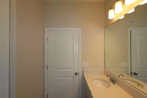 Bath - 1302 Hyde St, Saint Cloud, FL 34771 photo 1 of 3