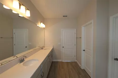 Bath - 1302 Hyde St, Saint Cloud, FL 34771 photo 3 of 3