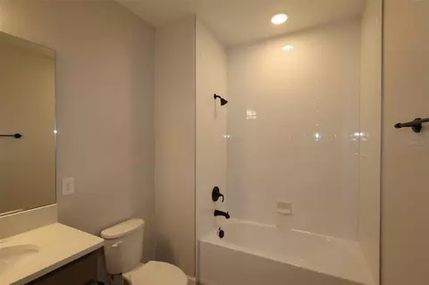 Bath - 1314 Hyde St, Saint Cloud, FL 34771 photo 3 of 4