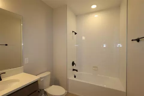Bath - 1314 Hyde St, Saint Cloud, FL 34771 photo 3 of 4