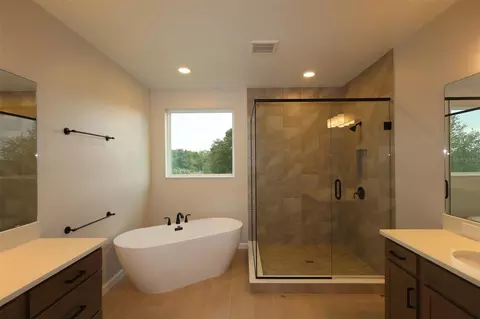 Bath - 1314 Hyde St, Saint Cloud, FL 34771 photo 2 of 4