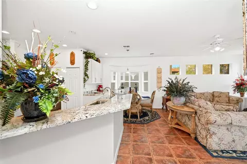 Kitchen - 910 Lascala Dr, Windermere, FL 34786 photo 5 of 6