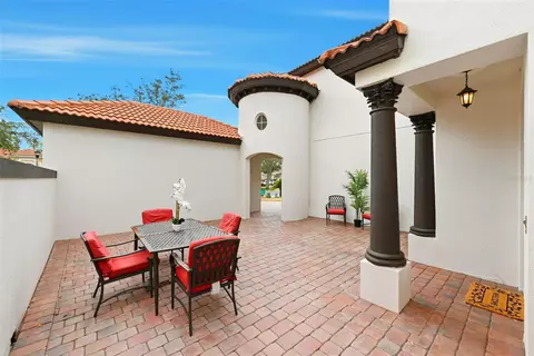 Exterior - 910 Lascala Dr, Windermere, FL 34786 photo 4 of 9