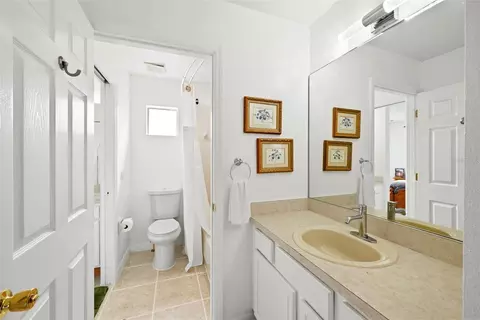 Bath - 910 Lascala Dr, Windermere, FL 34786 photo 4 of 4