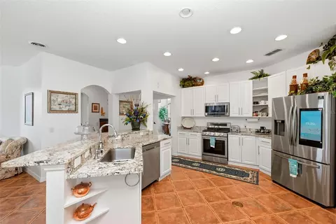 Kitchen - 910 Lascala Dr, Windermere, FL 34786 photo 3 of 6